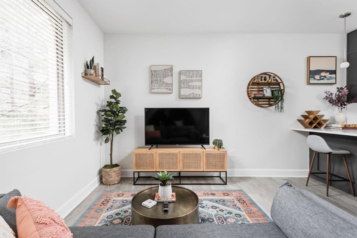 Cozysuites Modern Studio Steps From Broad Ripple インディアナポリス エクステリア 写真