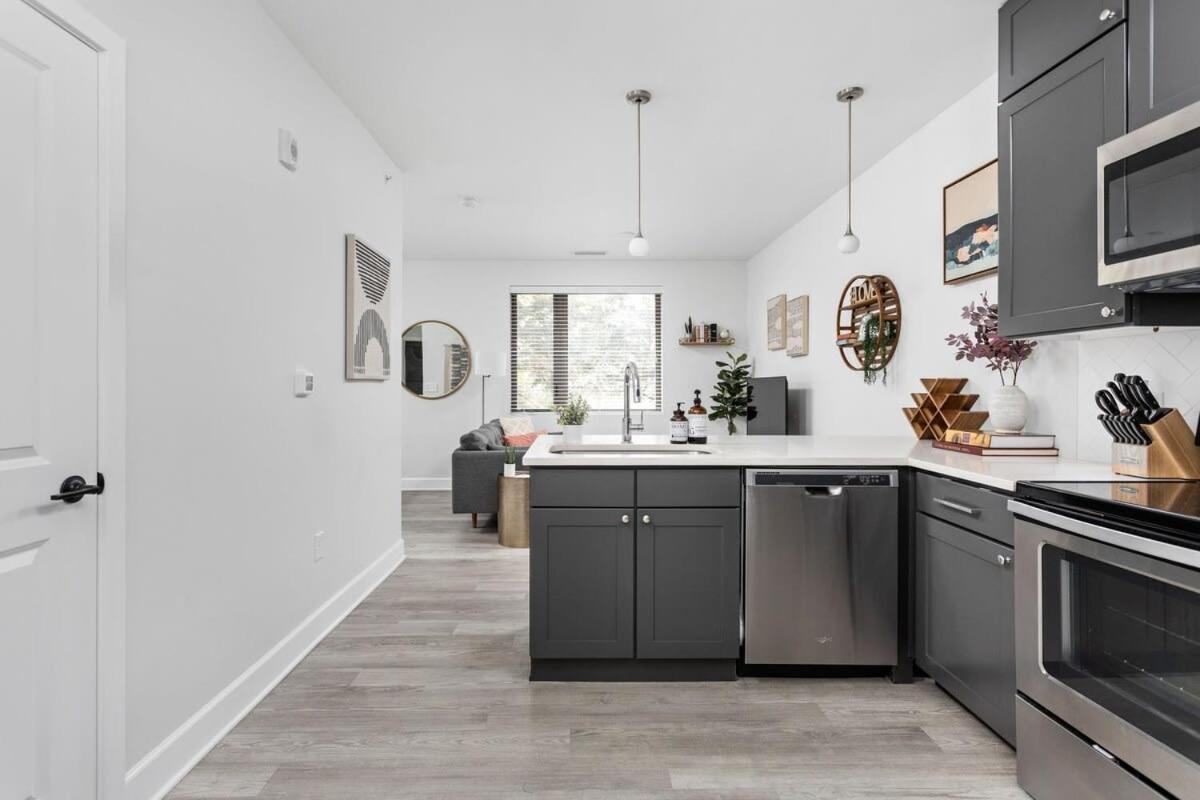 Cozysuites Modern Studio Steps From Broad Ripple インディアナポリス エクステリア 写真