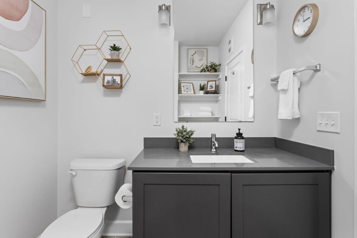 Cozysuites Modern Studio Steps From Broad Ripple インディアナポリス エクステリア 写真